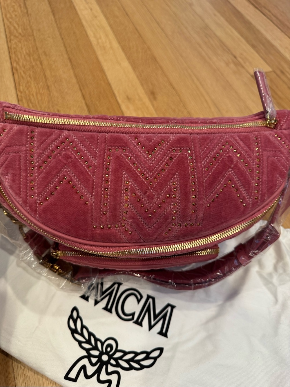 🚨SOLD🚨MCM Rose Pink Quilted Velvet Studded Belt Bag NWT - Picture 16 of 16
